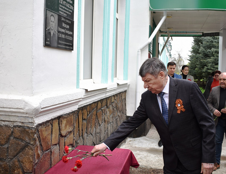 Торжественная линейка посвященная 79 - й годовщине Великой Победы 