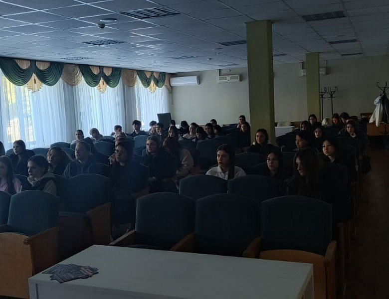 Патриотическое единство: студенты СКФКУиС и «Волонтёры колледжа» воплощают лозунг «Помним прошлое, строим будущее»                       