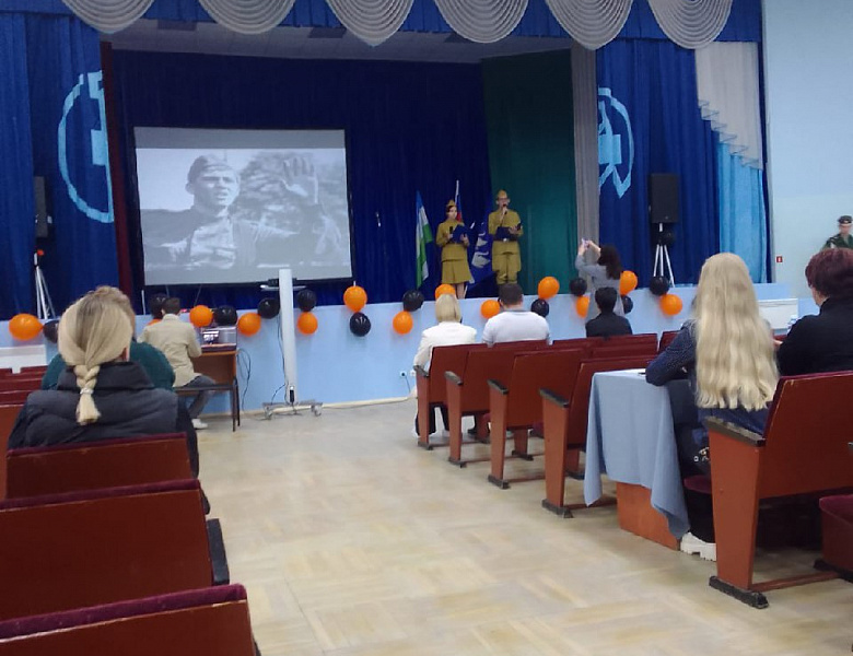 Память поколений жива! Студенты СКФКУиС в конкурсе чтецов, посвященном 80-летию Великой Победы и Году поддержки участников СВО